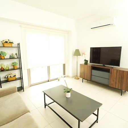 Halcyon Central Apartment Larnaca Buitenkant foto