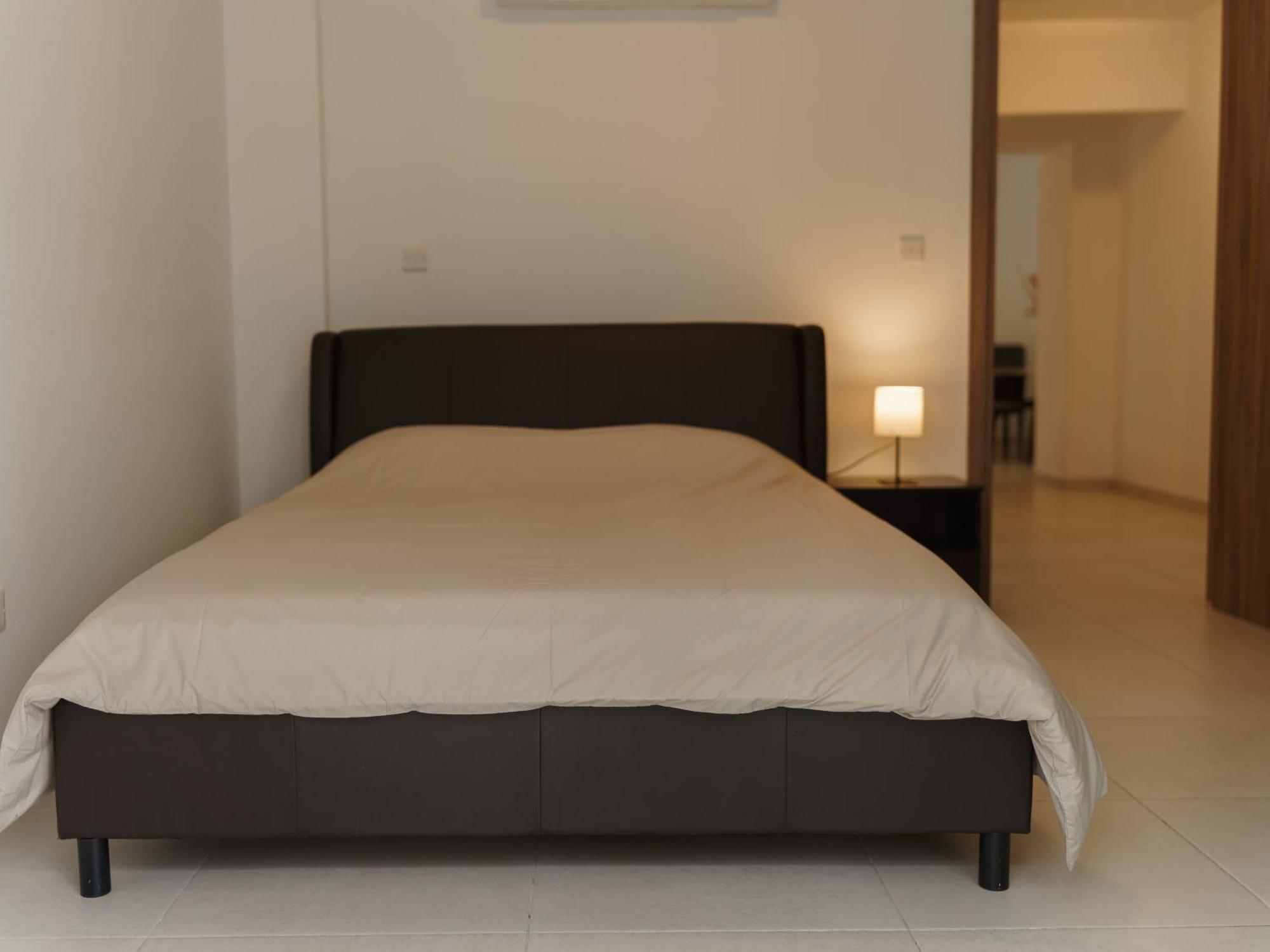 Halcyon Central Apartment Larnaca Buitenkant foto