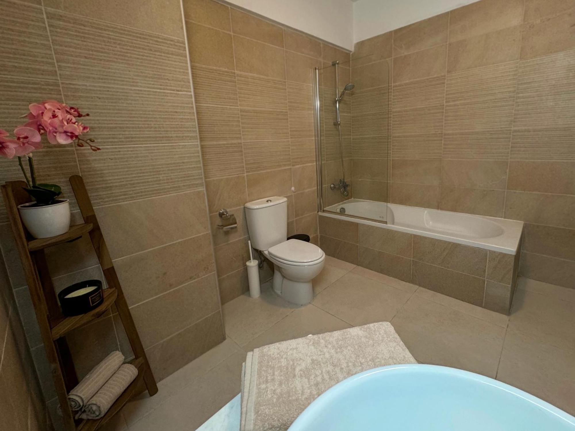 Halcyon Central Apartment Larnaca Buitenkant foto