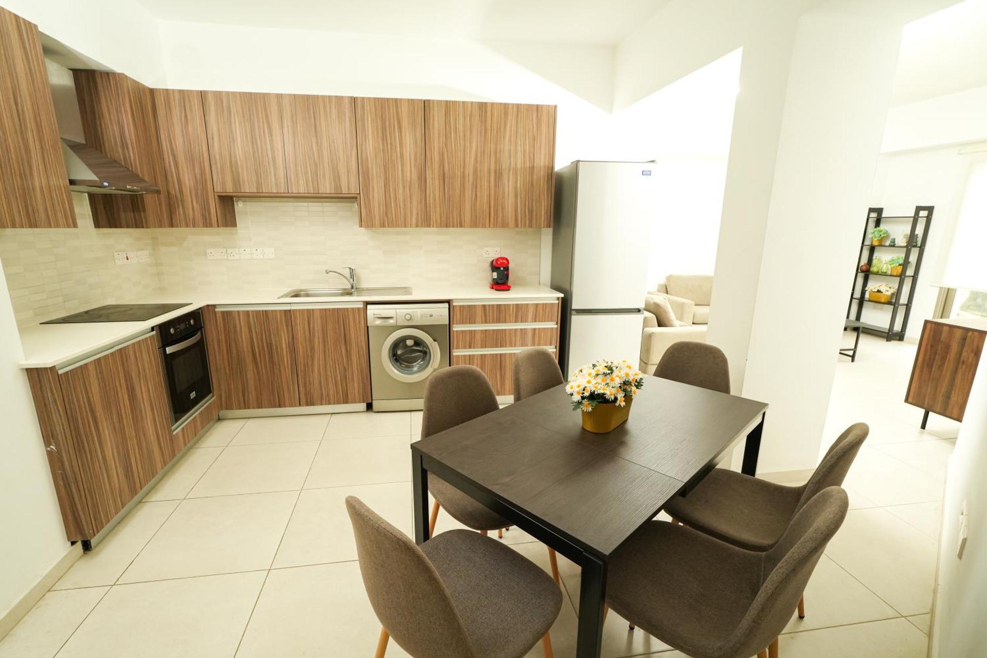 Halcyon Central Apartment Larnaca Buitenkant foto