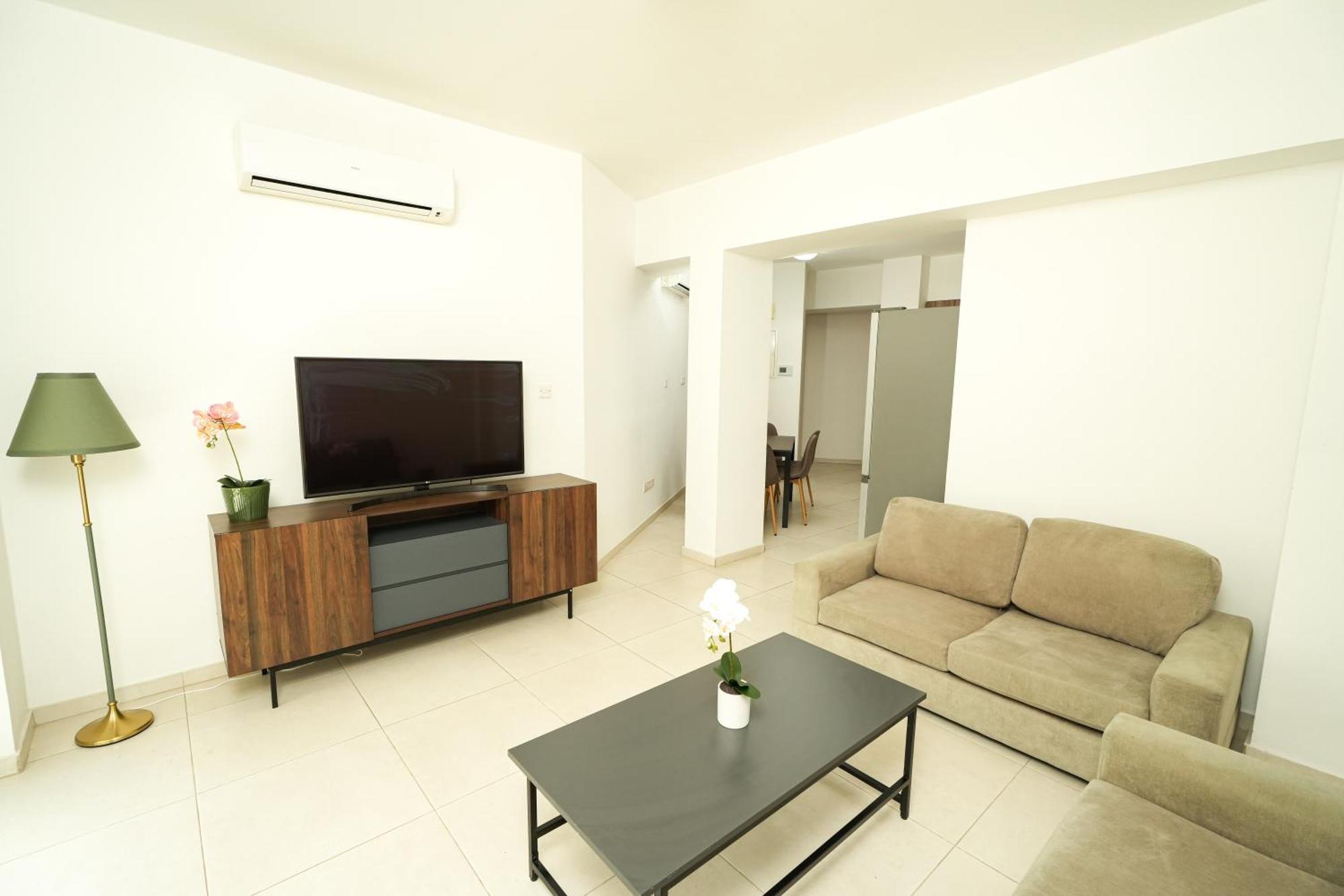 Halcyon Central Apartment Larnaca Buitenkant foto