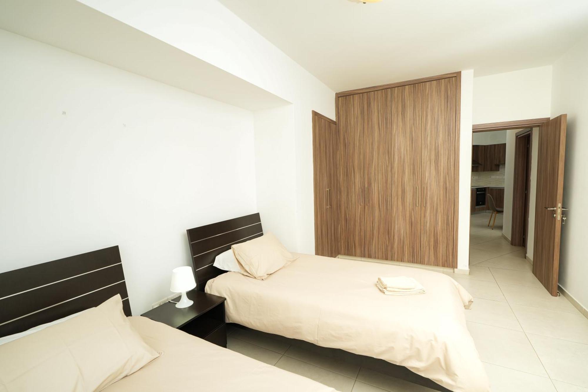 Halcyon Central Apartment Larnaca Buitenkant foto