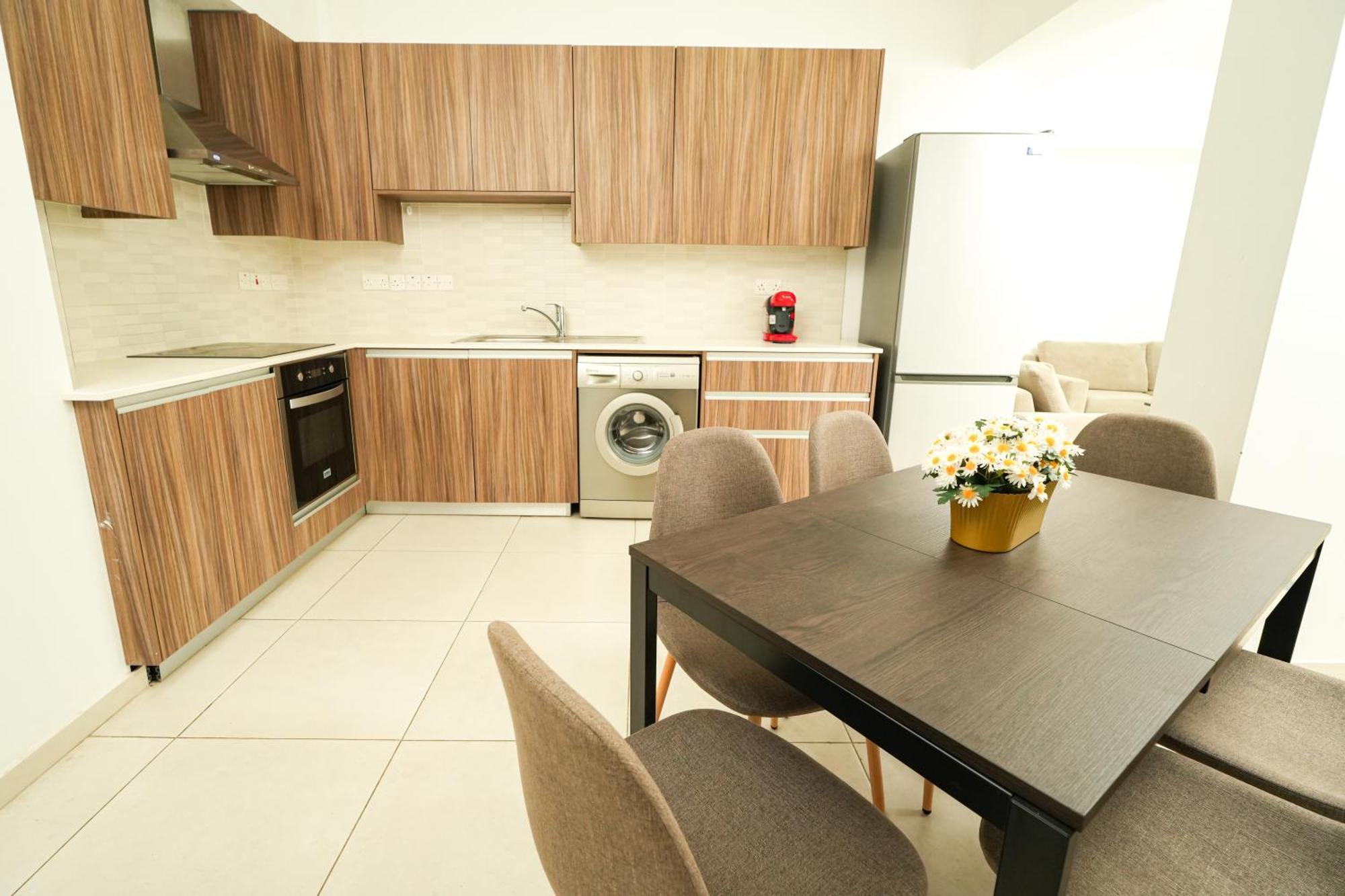 Halcyon Central Apartment Larnaca Buitenkant foto