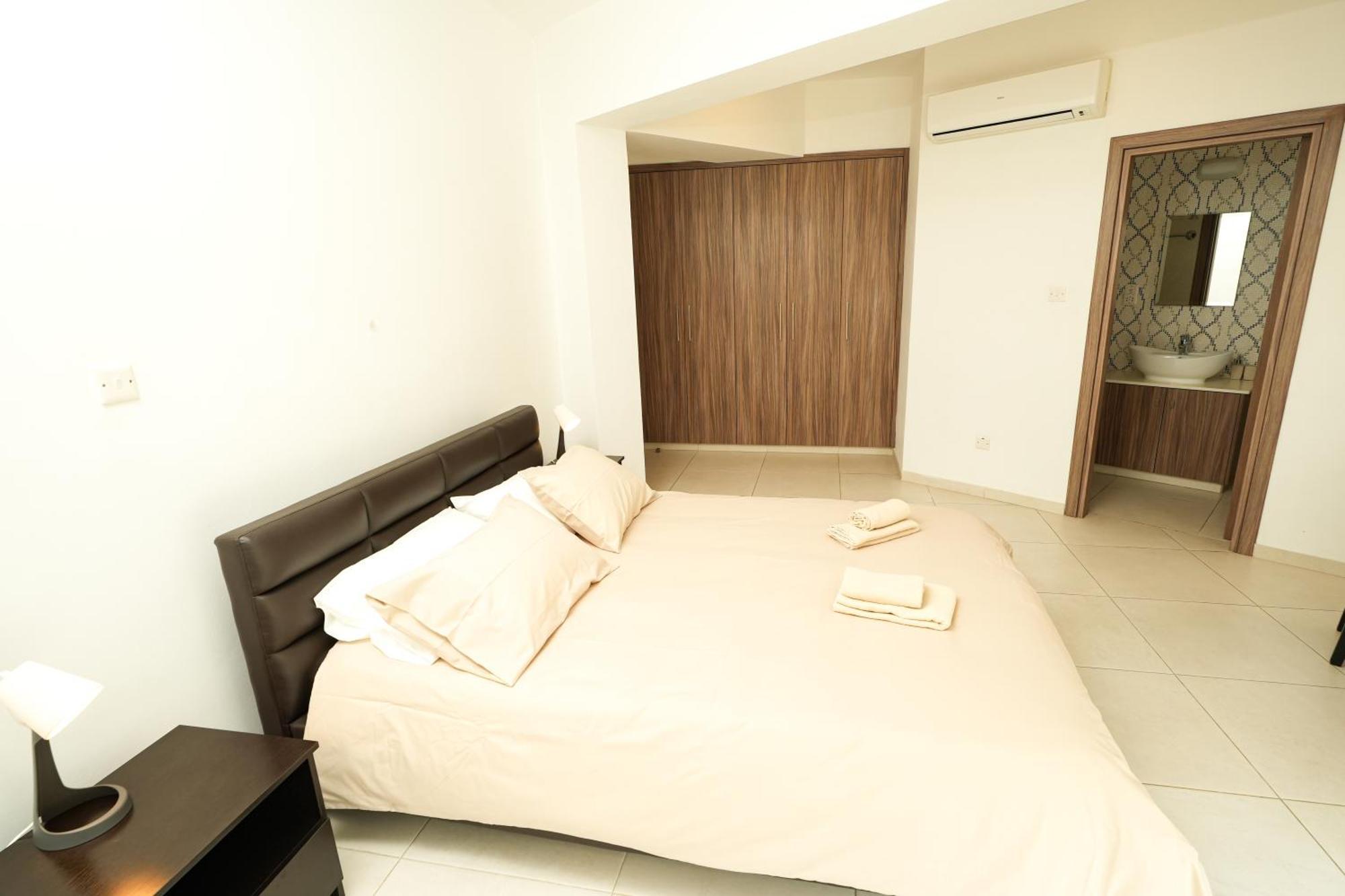 Halcyon Central Apartment Larnaca Buitenkant foto