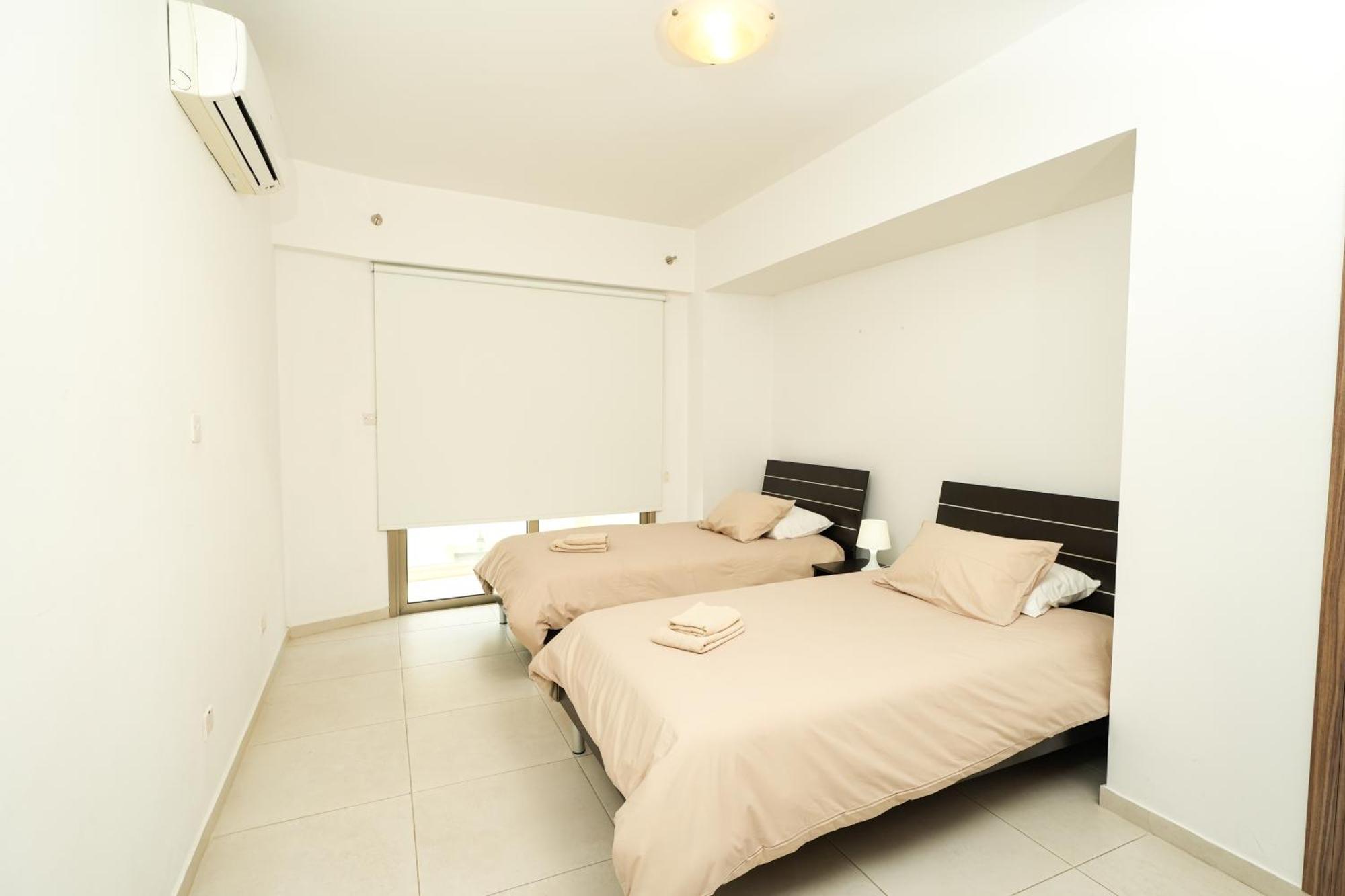 Halcyon Central Apartment Larnaca Buitenkant foto