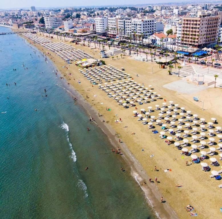 Halcyon Central Apartment Larnaca Buitenkant foto